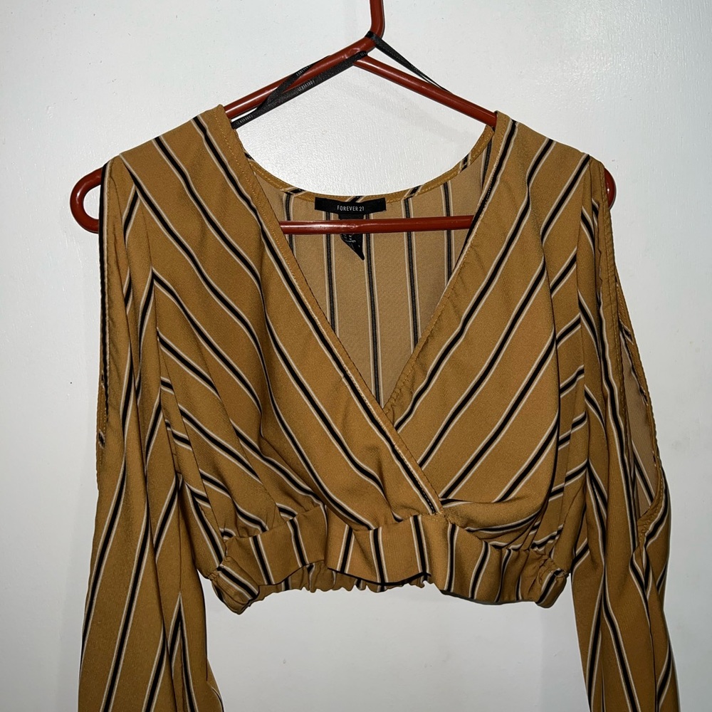 Long sleeve crop top with low neckline with slits on sleeves